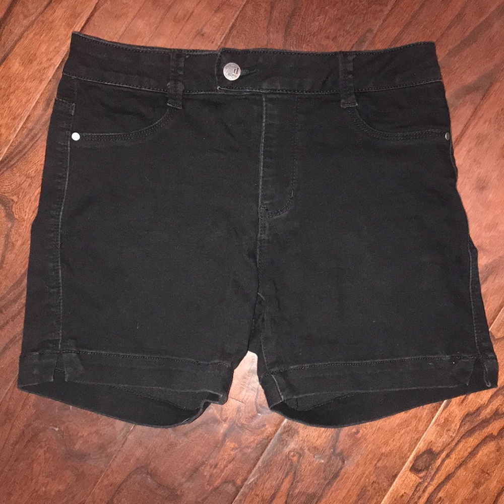 4 for $20 🫶🏻 Women’s shorts Size 6